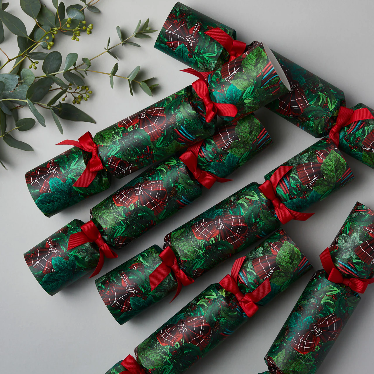 "Christmas Wreath" Luxury Candle Christmas Crackers - Image 3