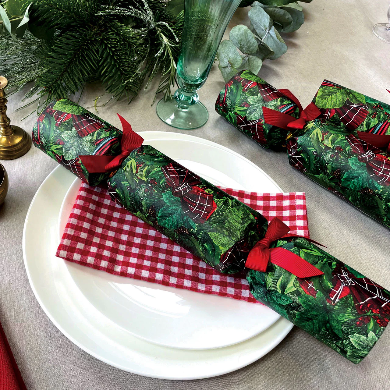 "Christmas Wreath" Luxury Candle Christmas Crackers - Image 4