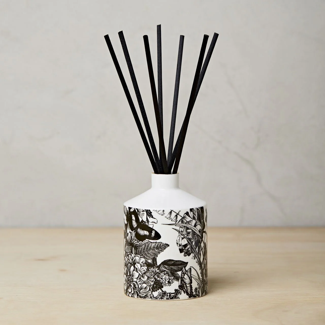 The Country Garden Ceramic Reed Diffuser - Image 3
