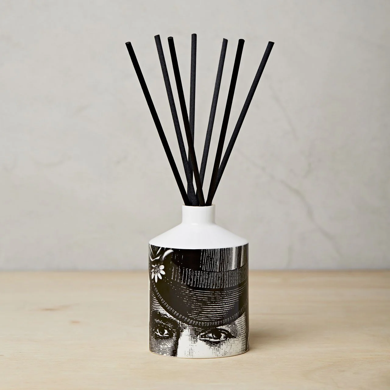 The Dashing Gent Ceramic Reed Diffuser - Image 3