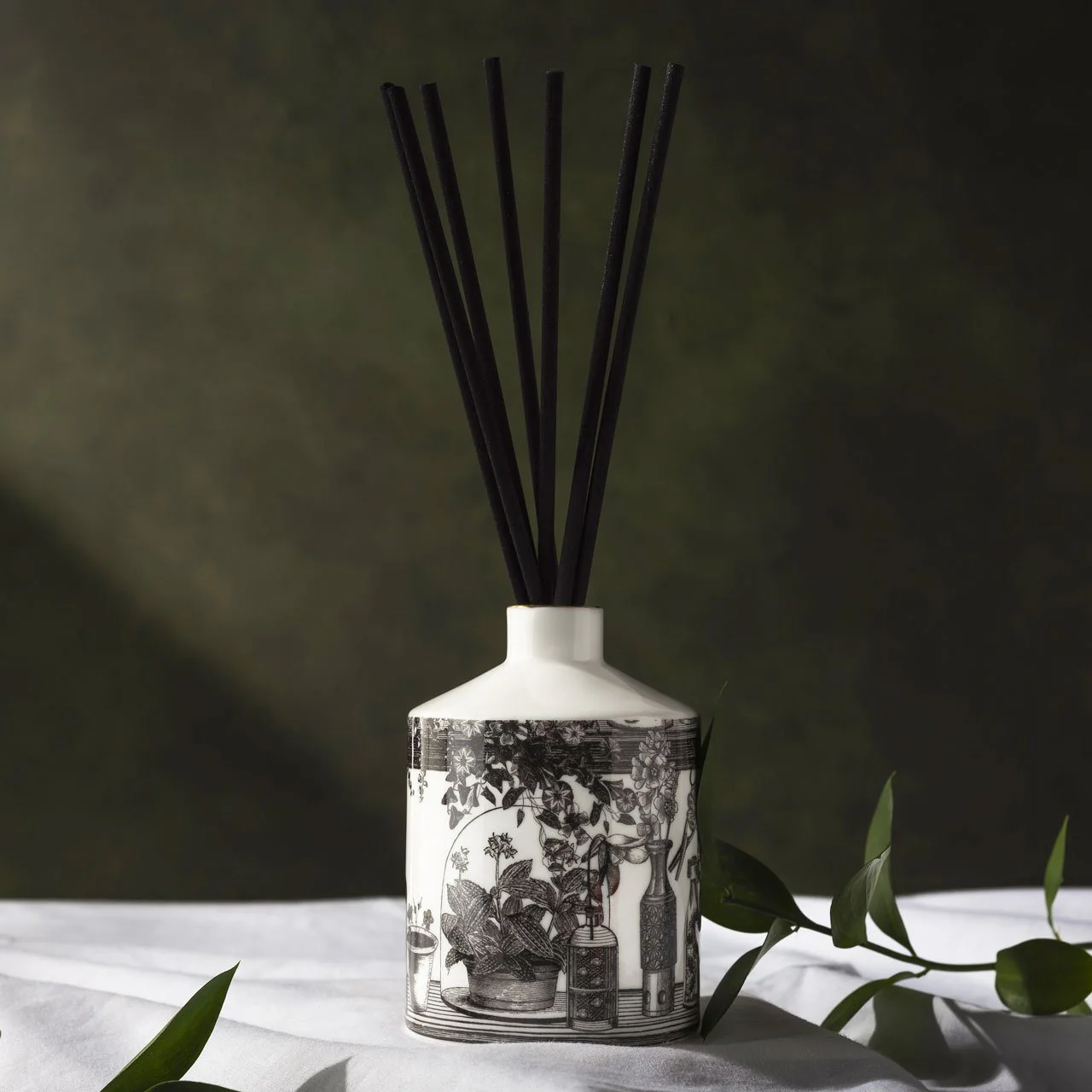The Botanist Ceramic Reed Diffuser - Image 3