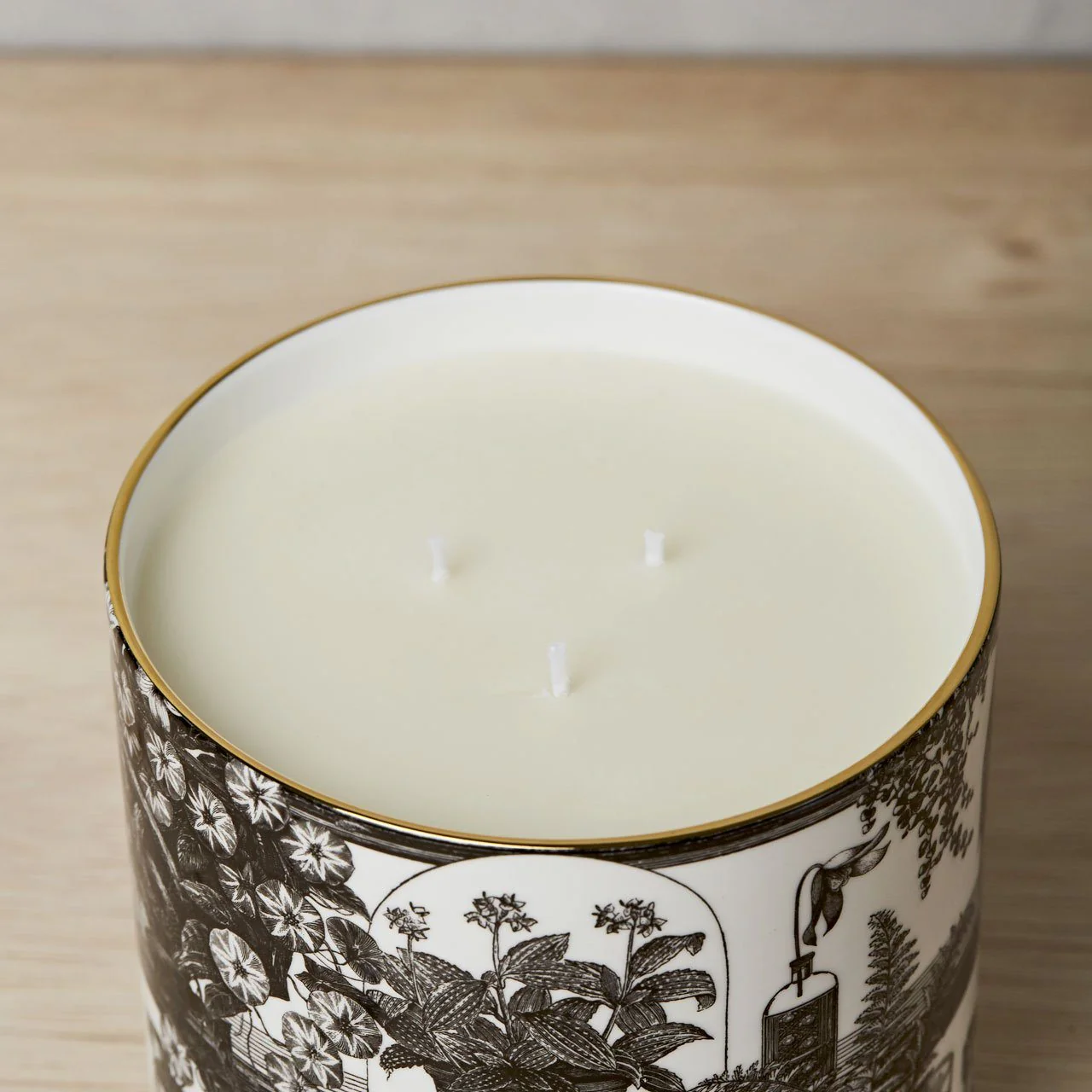 The Seashore 3 Wick Scented Ceramic Candle - Image 6